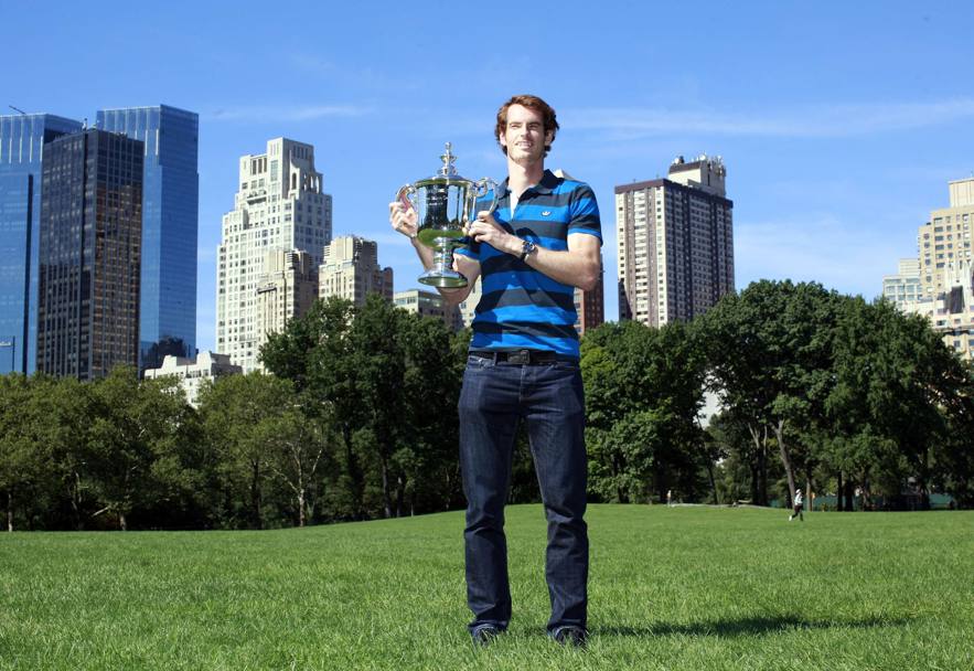 Andy Murray a Central Park con il trofeo conquistato agli US Open 2012 (Reuters)